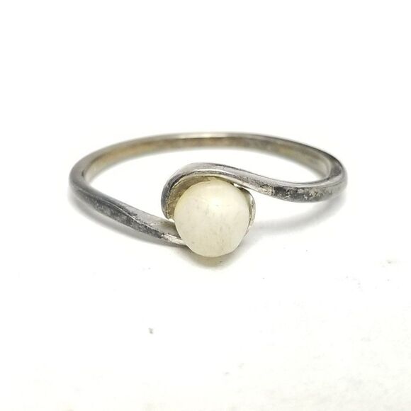 Vintage Avon Sterling Silver Solitaire Faux Pearl Ring, Size 6 Band, Estate - Picture 1 of 10